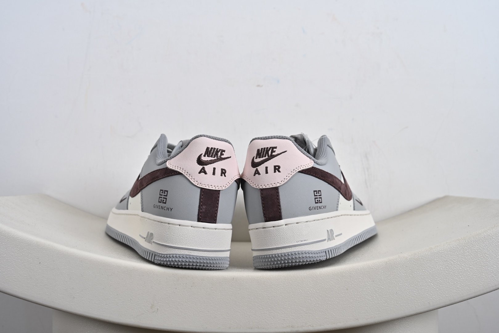 高端定制Nike Air Force 1 '07 Low “纪梵希联名---米白灰红猪八钩 ” 高端定制 低帮休闲板鞋 KX2532-505