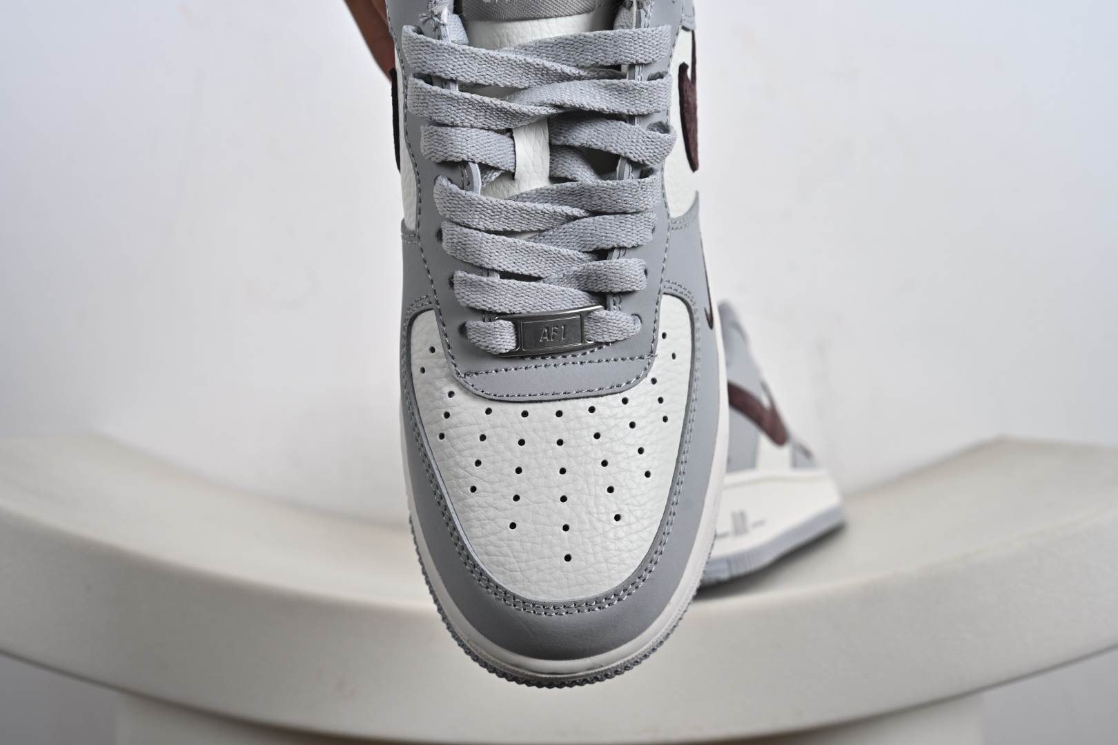 高端定制Nike Air Force 1 '07 Low “纪梵希联名---米白灰红猪八钩 ” 高端定制 低帮休闲板鞋 KX2532-505