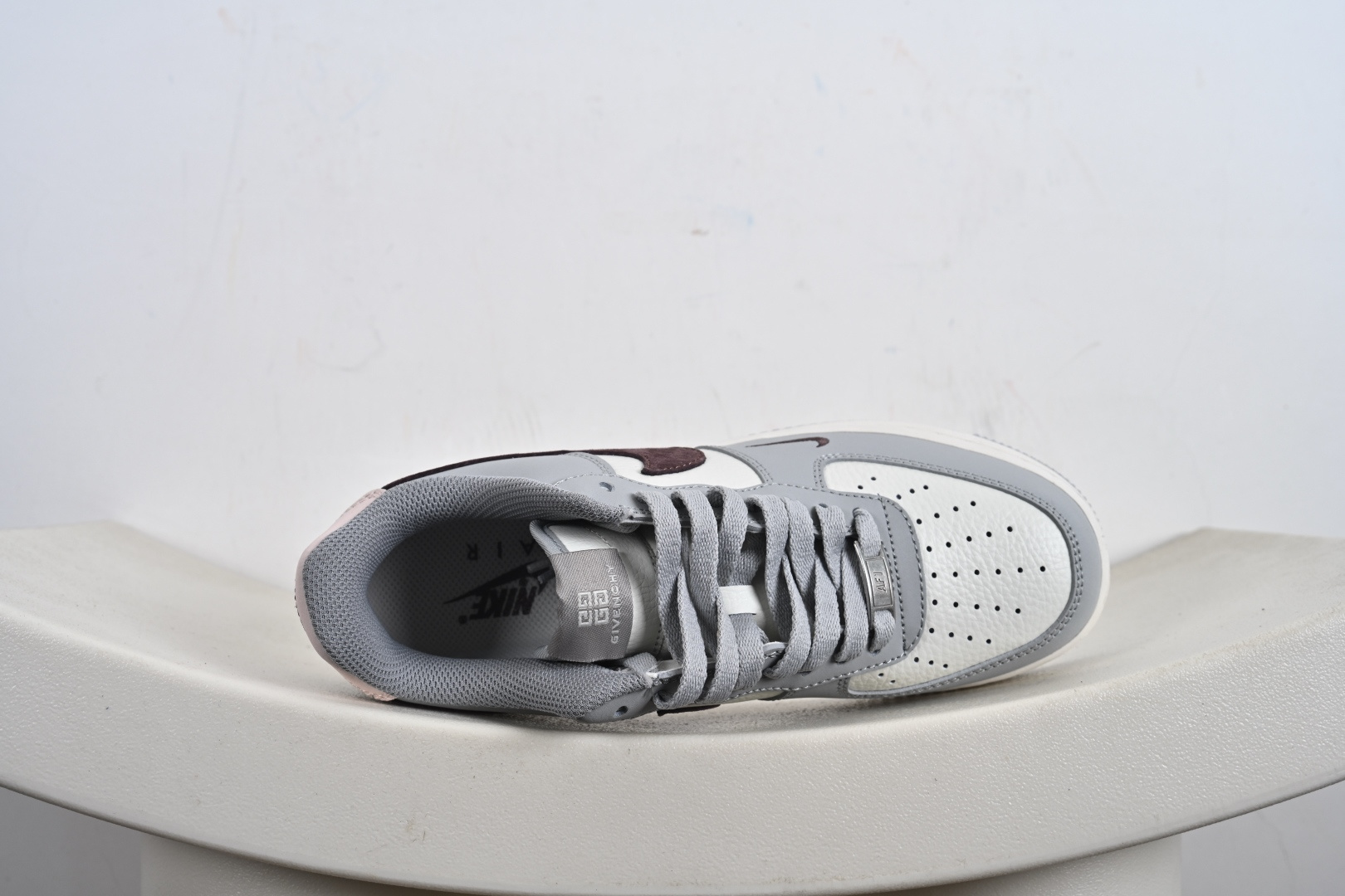 高端定制Nike Air Force 1 '07 Low “纪梵希联名---米白灰红猪八钩 ” 高端定制 低帮休闲板鞋 KX2532-505