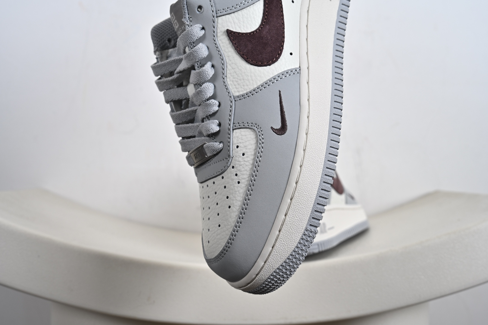 高端定制Nike Air Force 1 '07 Low “纪梵希联名---米白灰红猪八钩 ” 高端定制 低帮休闲板鞋 KX2532-505