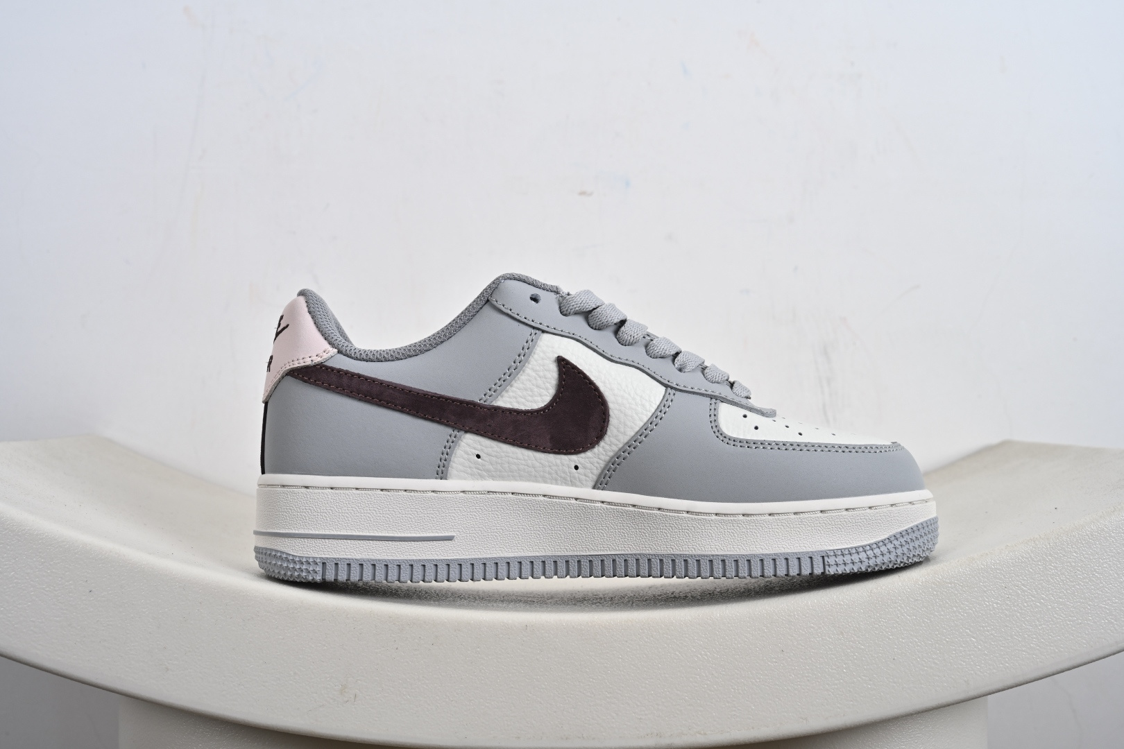 高端定制Nike Air Force 1 '07 Low “纪梵希联名---米白灰红猪八钩 ” 高端定制 低帮休闲板鞋 KX2532-505