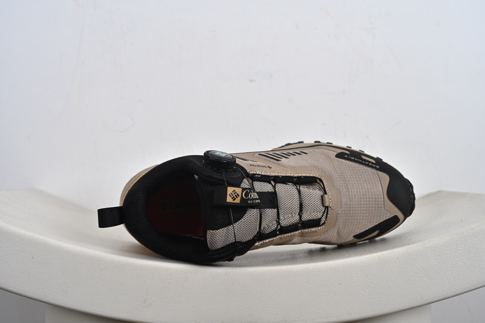 新货Columbia哥伦比亚男士徒步越野机能运动跑鞋