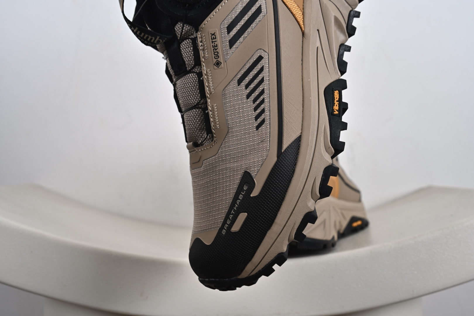 新货Columbia哥伦比亚男士徒步越野机能运动跑鞋