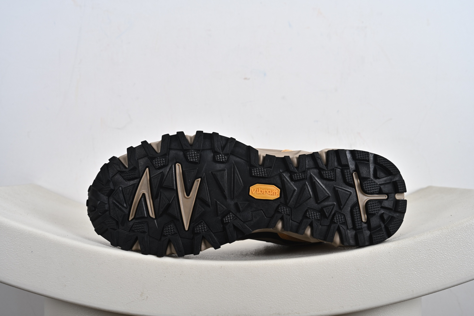 新货Columbia哥伦比亚男士徒步越野机能运动跑鞋