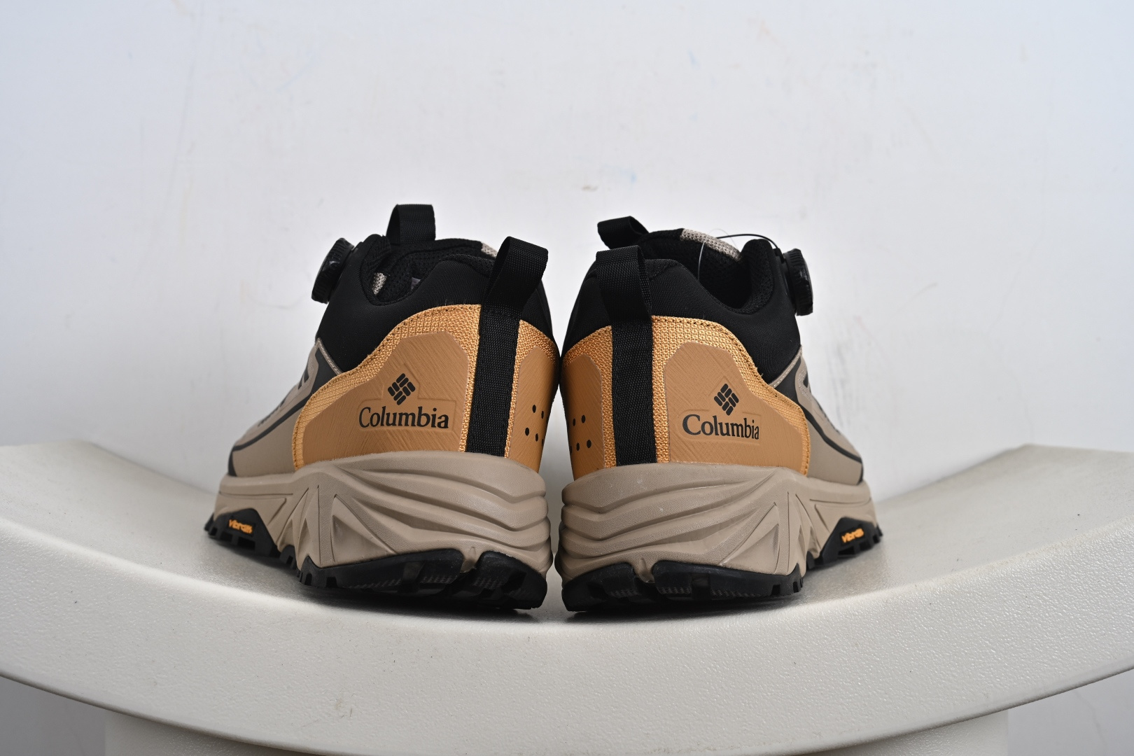 新货Columbia哥伦比亚男士徒步越野机能运动跑鞋