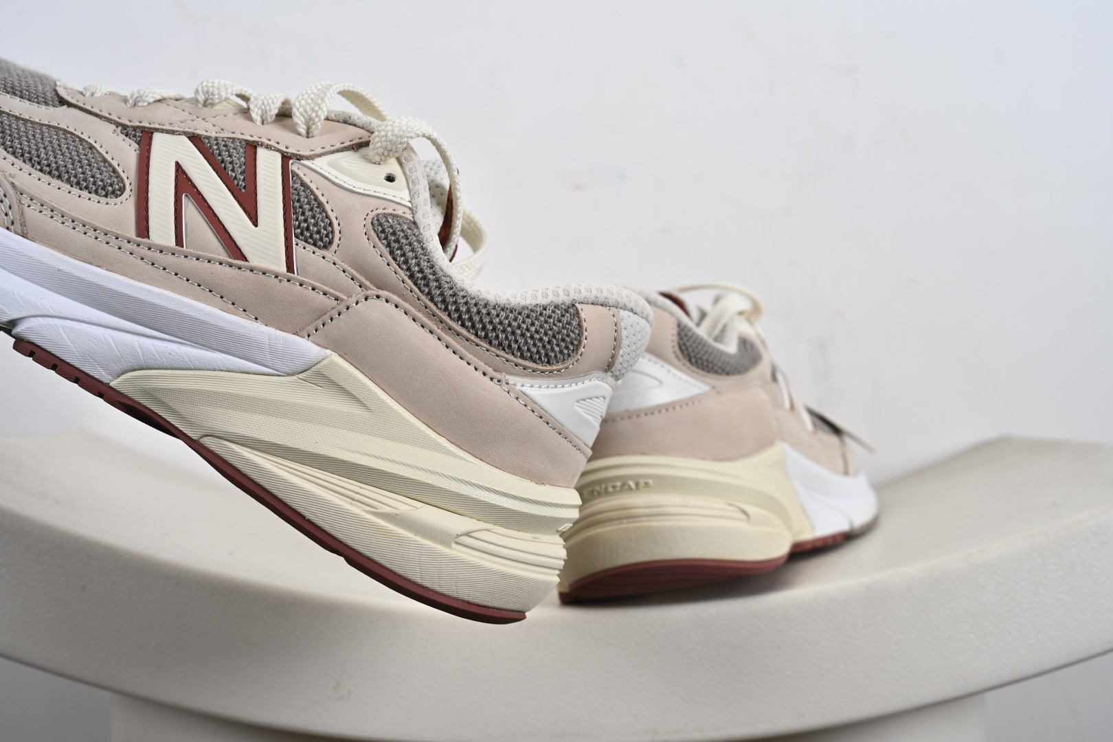 Loro Piana x New Balance 990系列 新百伦NB990V6 第六代总统复古慢跑鞋 联名灰酒红 U990LO6-莆田鞋,莆田鞋货源,高仿鞋,高仿鞋货源,安福档口,莆田高仿鞋,莆田鞋批发,高仿鞋批发,莆田高仿运动鞋,高仿运动鞋,莆田运动鞋 Loro Piana x New Balance 990系列 新百伦NB990V6 第六代总统复古慢跑鞋 联名灰酒红 U990LO6