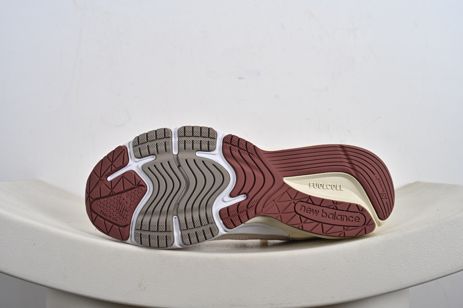 Loro Piana x New Balance 990系列 新百伦NB990V6 第六代总统复古慢跑鞋 联名灰酒红 U990LO6-莆田鞋,莆田鞋货源,高仿鞋,高仿鞋货源,安福档口,莆田高仿鞋,莆田鞋批发,高仿鞋批发,莆田高仿运动鞋,高仿运动鞋,莆田运动鞋 Loro Piana x New Balance 990系列 新百伦NB990V6 第六代总统复古慢跑鞋 联名灰酒红 U990LO6