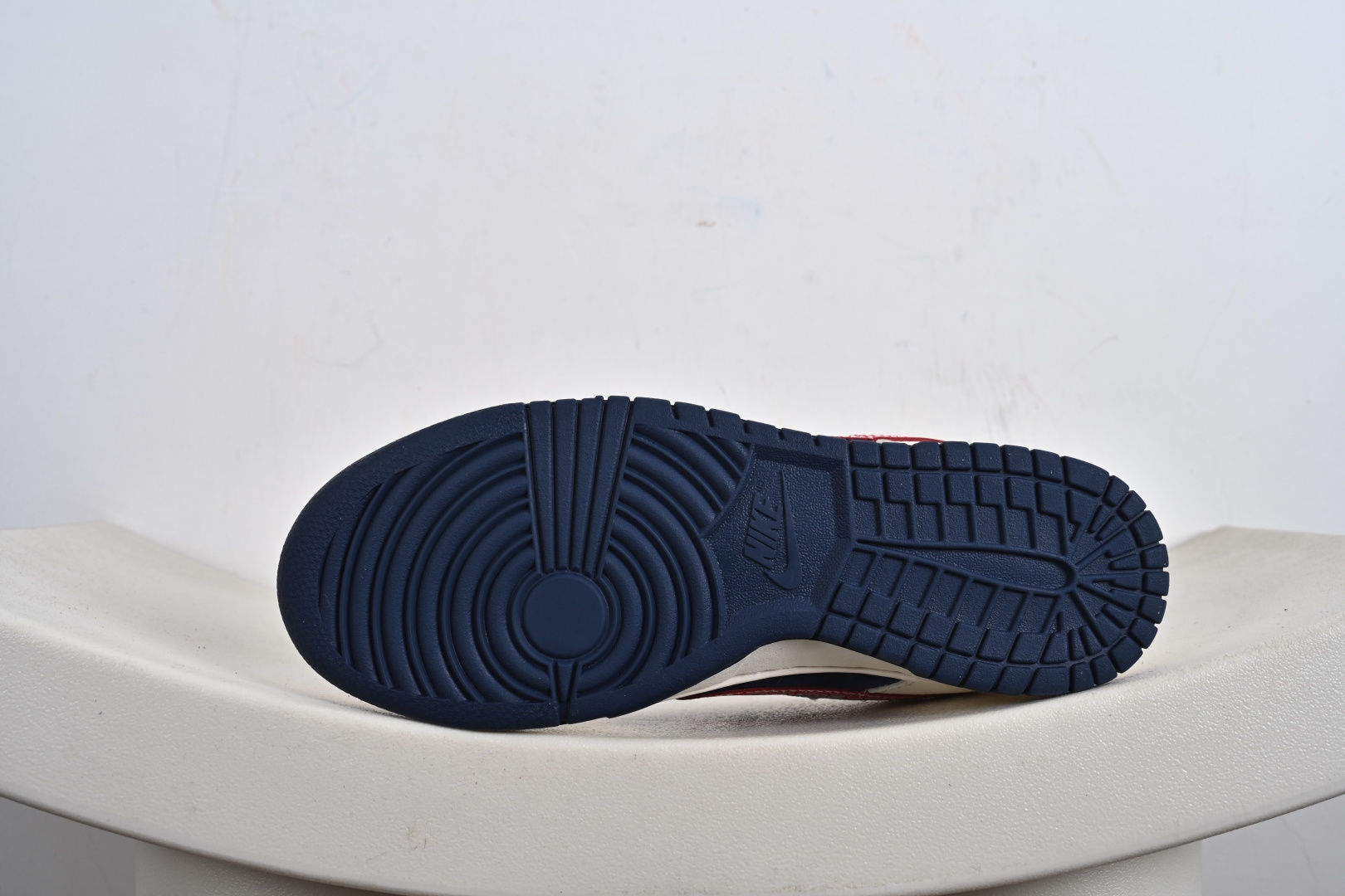 高端定制Nike SB Dunk Low “罗意威联名——灰白红蓝 高端定制 低帮休闲板鞋 HS2506-226-莆田鞋,莆田鞋货源,高仿鞋,高仿鞋货源,安福档口,莆田高仿鞋,莆田鞋批发,高仿鞋批发,莆田高仿运动鞋,高仿运动鞋,莆田运动鞋 高端定制Nike SB Dunk Low “罗意威联名——灰白红蓝 高端定制 低帮休闲板鞋 HS2506-226