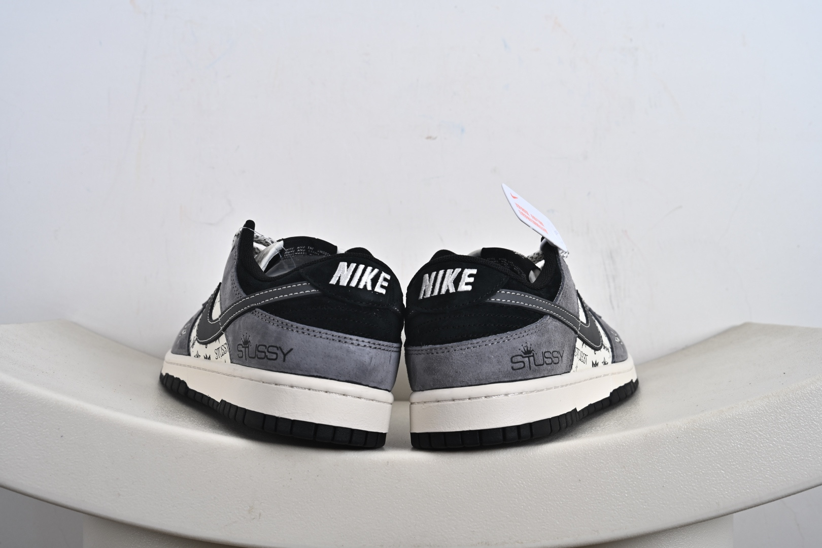 高端定制Nike SB Dunk Low “n斯图西联名——白灰色 高端定制 低帮休闲板鞋 HS2506-229-莆田鞋,莆田鞋货源,高仿鞋,高仿鞋货源,安福档口,莆田高仿鞋,莆田鞋批发,高仿鞋批发,莆田高仿运动鞋,高仿运动鞋,莆田运动鞋 高端定制Nike SB Dunk Low “n斯图西联名——白灰色 高端定制 低帮休闲板鞋 HS2506-229