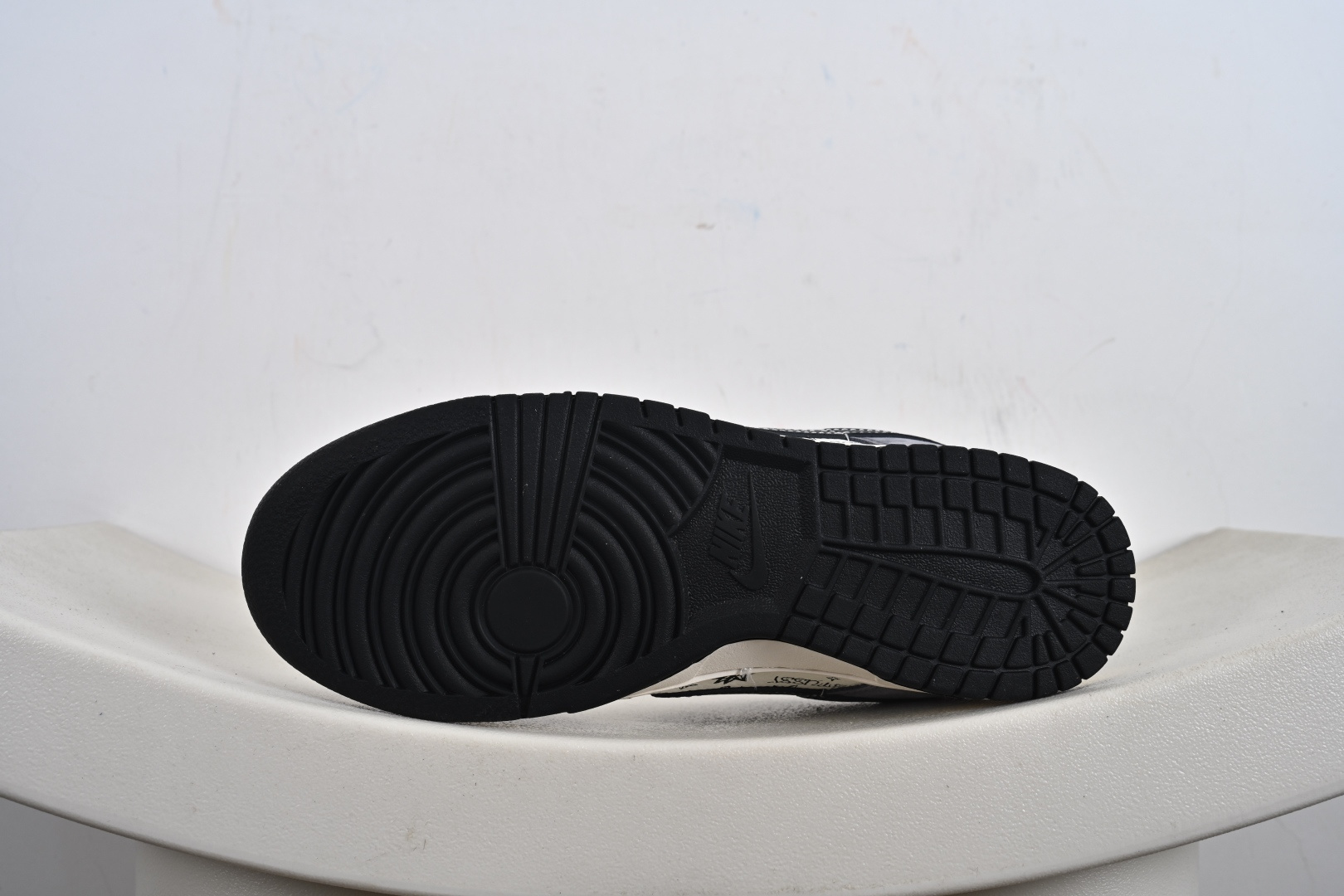 高端定制Nike SB Dunk Low “n斯图西联名——白灰色 高端定制 低帮休闲板鞋 HS2506-229-莆田鞋,莆田鞋货源,高仿鞋,高仿鞋货源,安福档口,莆田高仿鞋,莆田鞋批发,高仿鞋批发,莆田高仿运动鞋,高仿运动鞋,莆田运动鞋 高端定制Nike SB Dunk Low “n斯图西联名——白灰色 高端定制 低帮休闲板鞋 HS2506-229