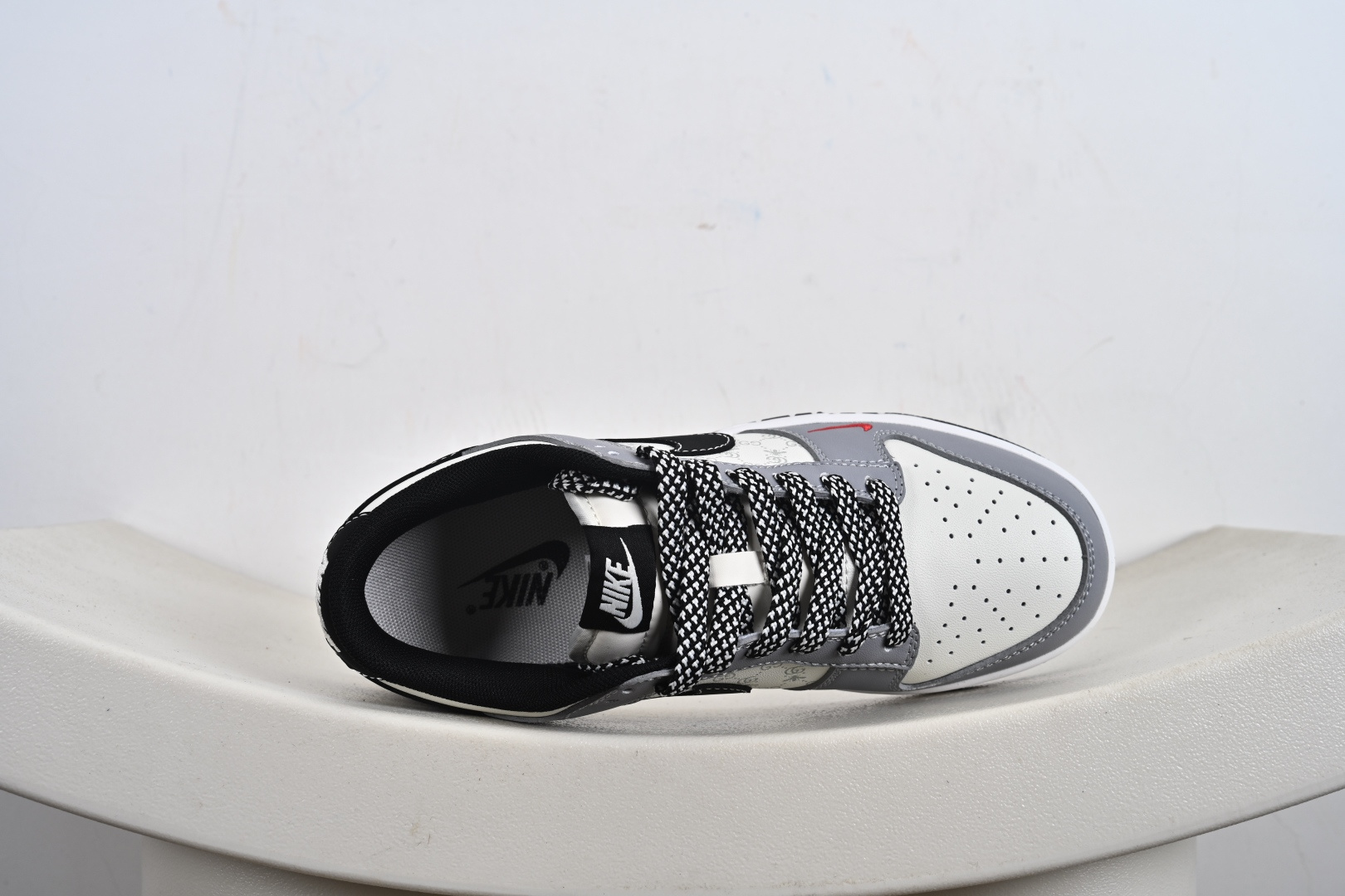 NK SB Dunk Low 古驰联名 浅灰黑勾 周年高端定制 低帮休闲板鞋 CS1688-134