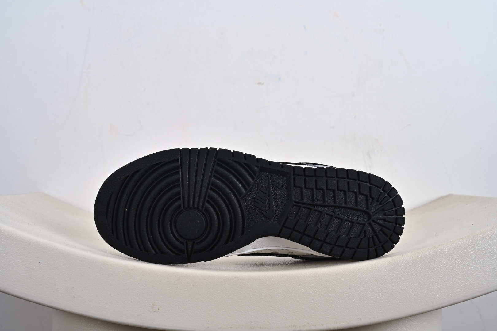 NK SB Dunk Low 古驰联名 浅灰黑勾 周年高端定制 低帮休闲板鞋 CS1688-134