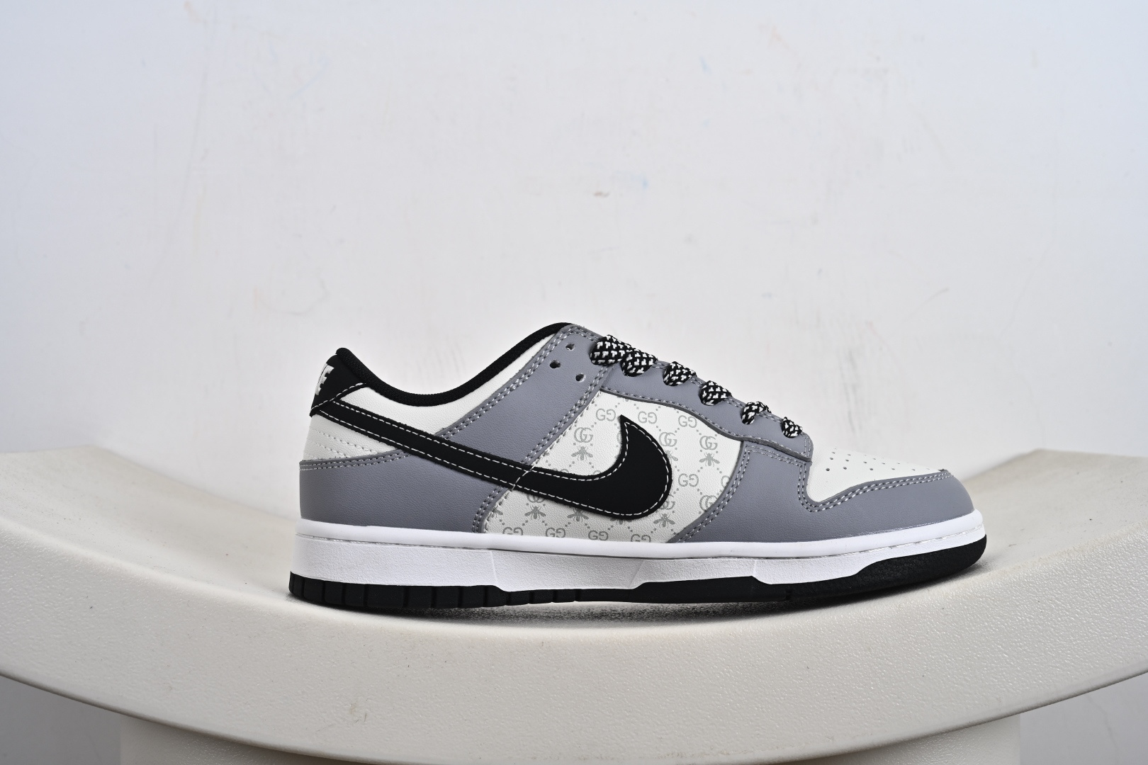 NK SB Dunk Low 古驰联名 浅灰黑勾 周年高端定制 低帮休闲板鞋 CS1688-134