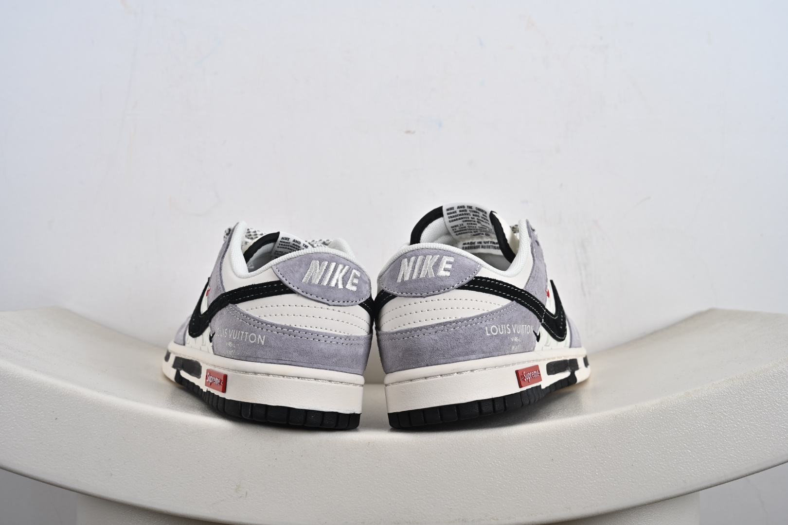 定制版 NK Dunk Low 联名 双拼涂鸦 周年高端定制 低帮休闲板鞋 CX5050-Y18-莆田鞋,莆田鞋货源,高仿鞋,高仿鞋货源,安福档口,莆田高仿鞋,莆田鞋批发,高仿鞋批发,莆田高仿运动鞋,高仿运动鞋,莆田运动鞋 定制版 NK Dunk Low 联名 双拼涂鸦 周年高端定制 低帮休闲板鞋 CX5050-Y18