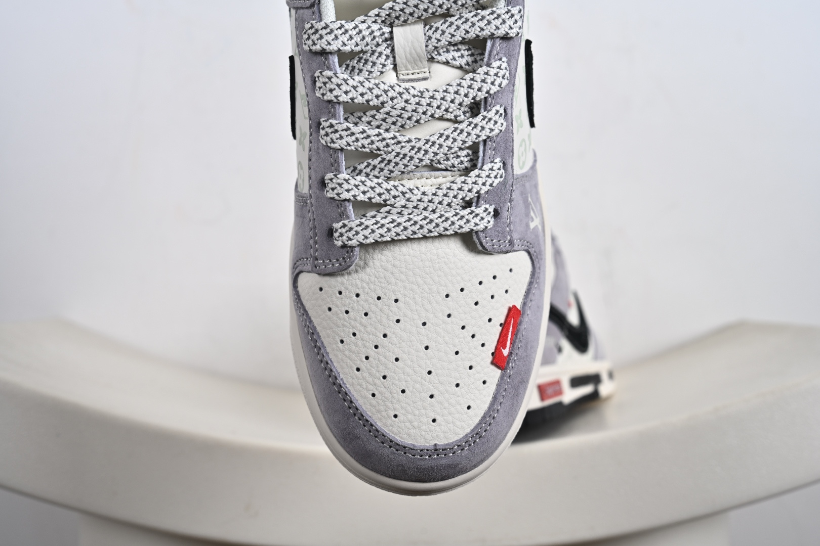 定制版 NK Dunk Low 联名 双拼涂鸦 周年高端定制 低帮休闲板鞋 CX5050-Y18-莆田鞋,莆田鞋货源,高仿鞋,高仿鞋货源,安福档口,莆田高仿鞋,莆田鞋批发,高仿鞋批发,莆田高仿运动鞋,高仿运动鞋,莆田运动鞋 定制版 NK Dunk Low 联名 双拼涂鸦 周年高端定制 低帮休闲板鞋 CX5050-Y18