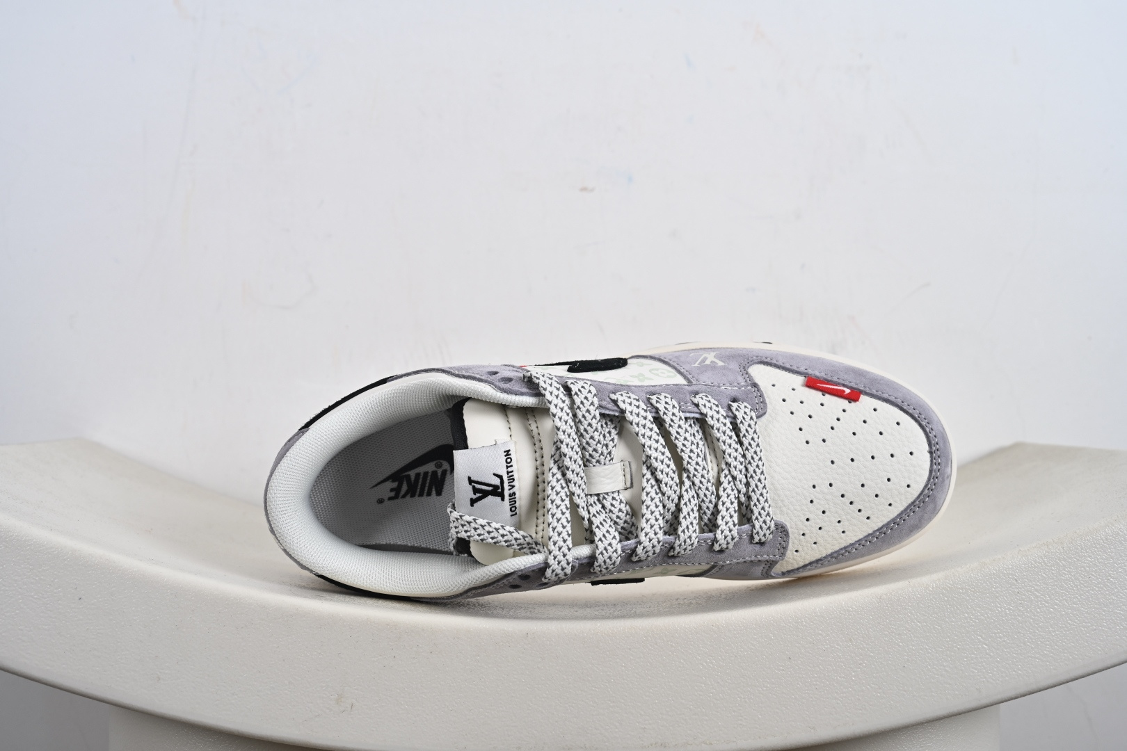 定制版 NK Dunk Low 联名 双拼涂鸦 周年高端定制 低帮休闲板鞋 CX5050-Y18-莆田鞋,莆田鞋货源,高仿鞋,高仿鞋货源,安福档口,莆田高仿鞋,莆田鞋批发,高仿鞋批发,莆田高仿运动鞋,高仿运动鞋,莆田运动鞋 定制版 NK Dunk Low 联名 双拼涂鸦 周年高端定制 低帮休闲板鞋 CX5050-Y18