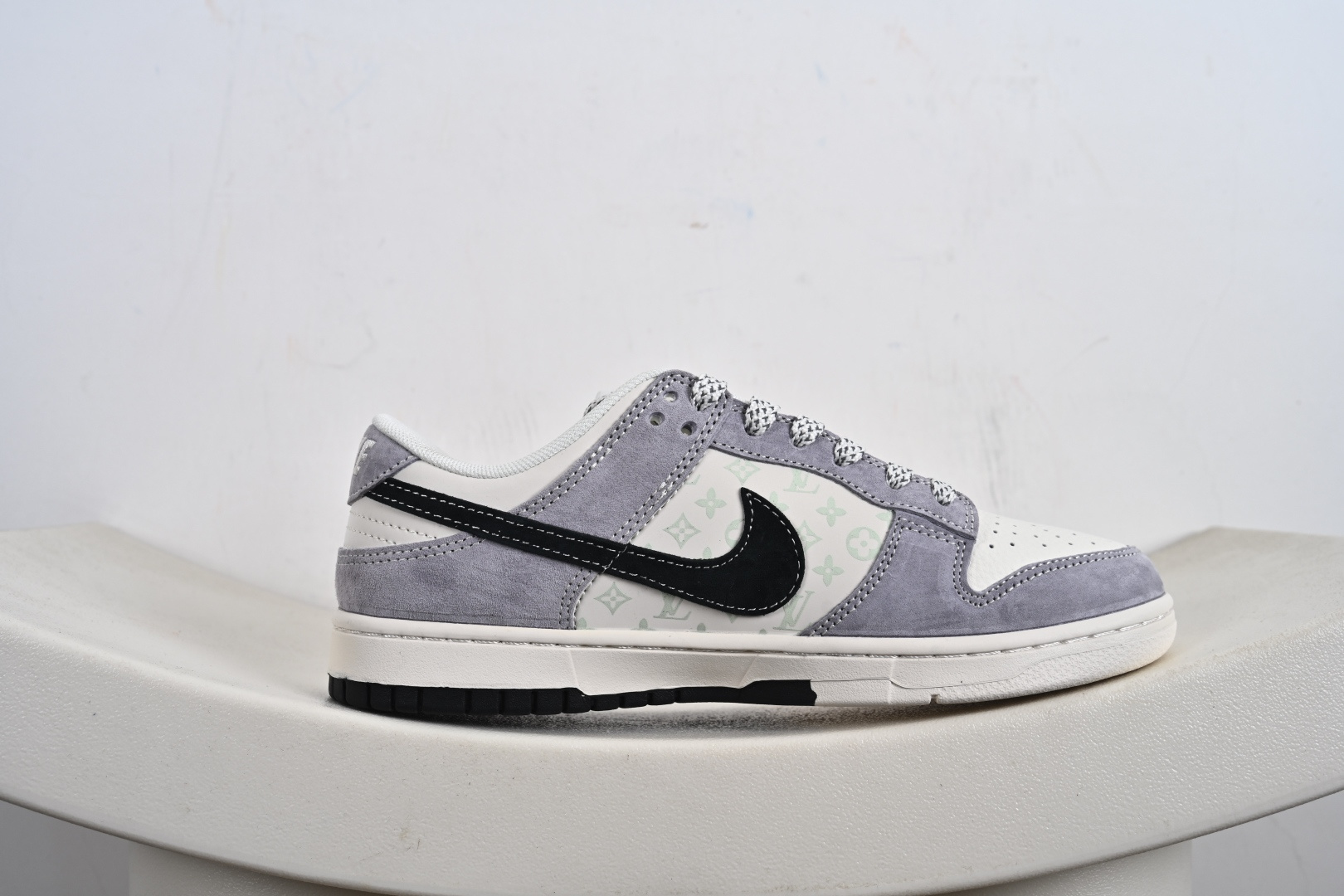 定制版 NK Dunk Low 联名 双拼涂鸦 周年高端定制 低帮休闲板鞋 CX5050-Y18-莆田鞋,莆田鞋货源,高仿鞋,高仿鞋货源,安福档口,莆田高仿鞋,莆田鞋批发,高仿鞋批发,莆田高仿运动鞋,高仿运动鞋,莆田运动鞋 定制版 NK Dunk Low 联名 双拼涂鸦 周年高端定制 低帮休闲板鞋 CX5050-Y18