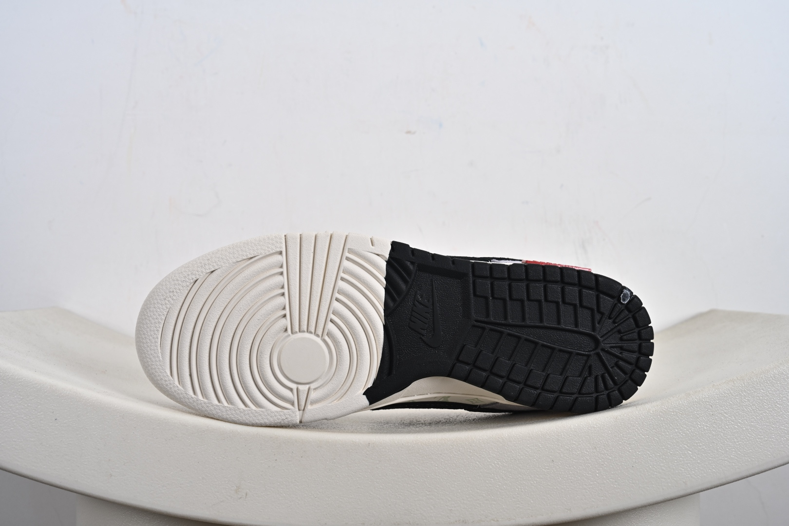 定制版 NK Dunk Low 联名 双拼涂鸦 周年高端定制 低帮休闲板鞋 CX5050-Y18-莆田鞋,莆田鞋货源,高仿鞋,高仿鞋货源,安福档口,莆田高仿鞋,莆田鞋批发,高仿鞋批发,莆田高仿运动鞋,高仿运动鞋,莆田运动鞋 定制版 NK Dunk Low 联名 双拼涂鸦 周年高端定制 低帮休闲板鞋 CX5050-Y18