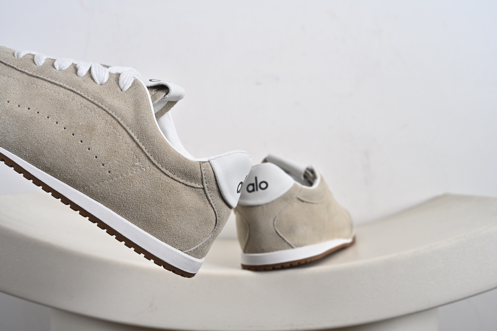 Alo Yoga Sunset Sneaker 徳训生活休闲鞋 A0590U