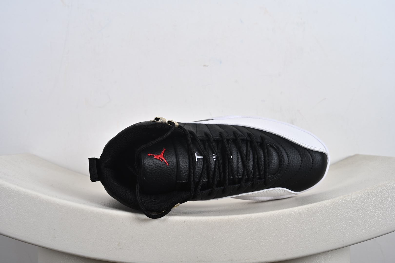 Air Jordan 12 Retro 复刻男子运动鞋重现设计师汀克·哈特菲尔德广受赞誉的 CT8013-006