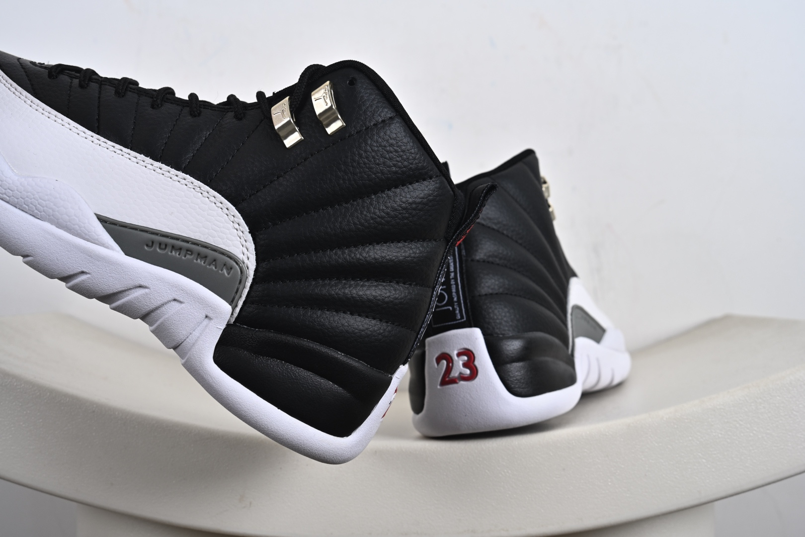 Air Jordan 12 Retro 复刻男子运动鞋重现设计师汀克·哈特菲尔德广受赞誉的 CT8013-006
