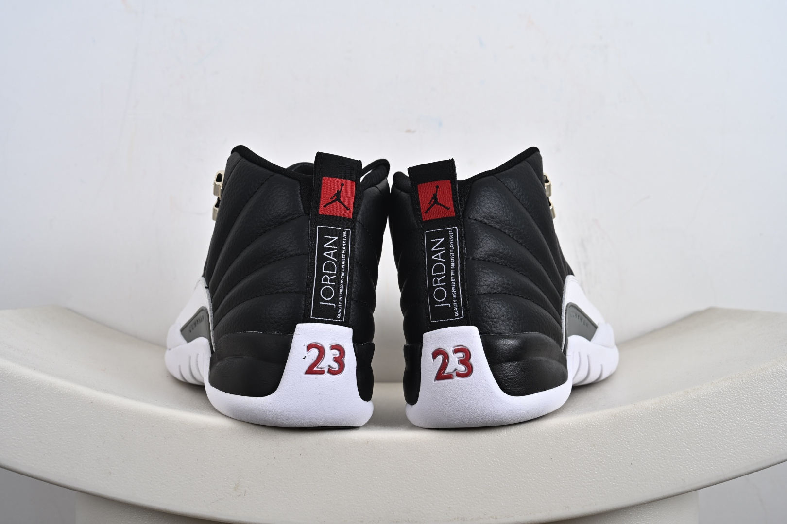 Air Jordan 12 Retro 复刻男子运动鞋重现设计师汀克·哈特菲尔德广受赞誉的 CT8013-006