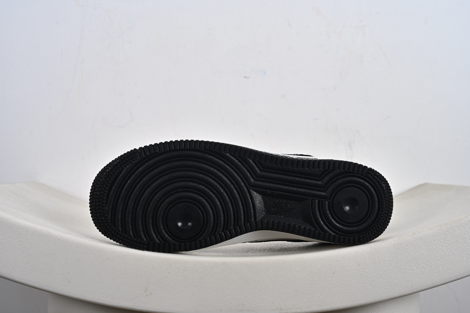 NIke Air Force 1 '07 Low “黑色涂鸦拉布布”空军一号 低帮 运动鞋 休闲鞋 KJ5188-001-莆田鞋,莆田鞋货源,高仿鞋,高仿鞋货源,安福档口,莆田高仿鞋,莆田鞋批发,高仿鞋批发,莆田高仿运动鞋,高仿运动鞋,莆田运动鞋 NIke Air Force 1 '07 Low “黑色涂鸦拉布布”空军一号 低帮 运动鞋 休闲鞋 KJ5188-001