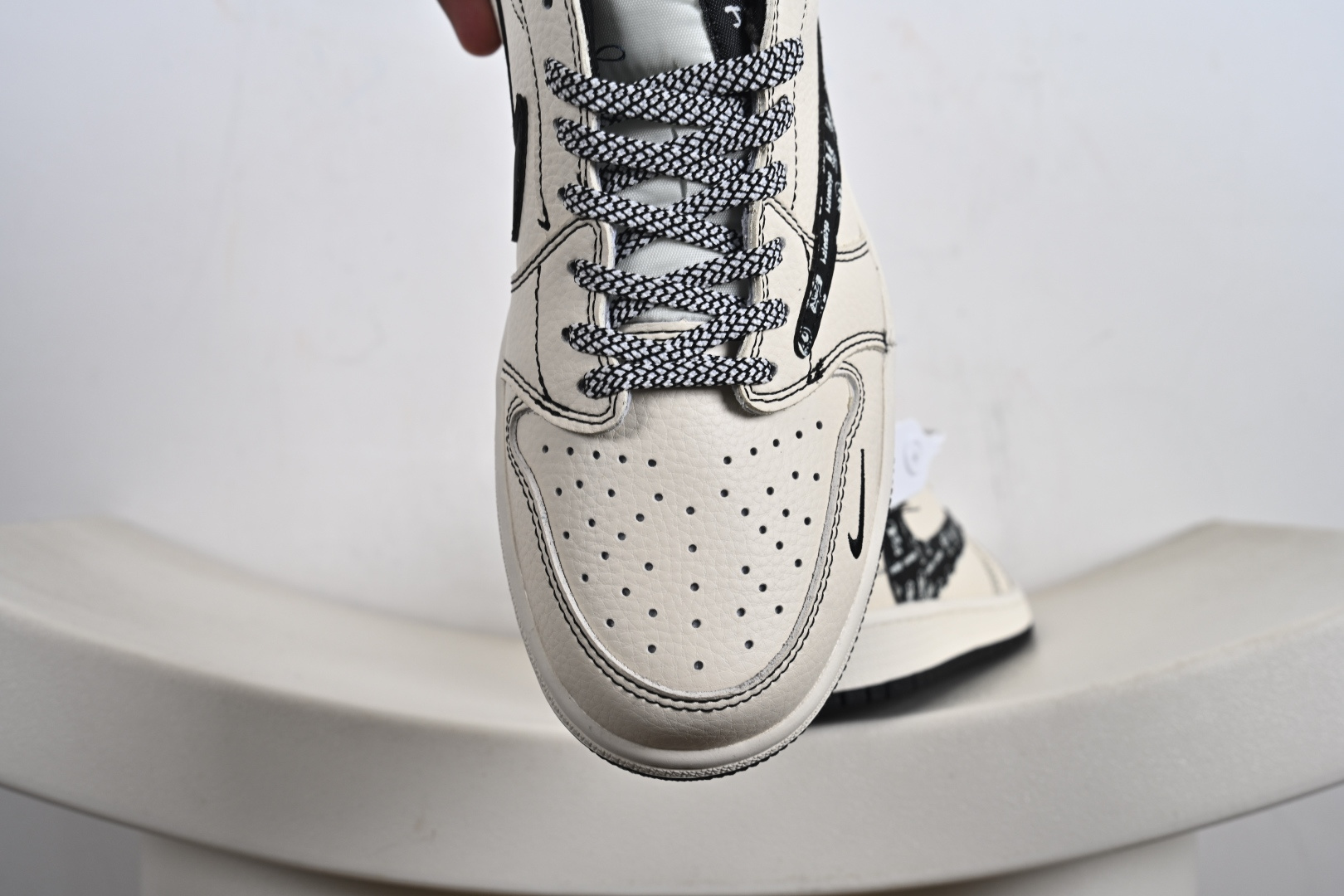 Nike Air Jordan 1 Low 定制配色 巴黎世家联名 定制AJ联名-高端定制 低帮复古文化板鞋 DS2025-002-莆田鞋,莆田鞋货源,高仿鞋,高仿鞋货源,安福档口,莆田高仿鞋,莆田鞋批发,高仿鞋批发,莆田高仿运动鞋,高仿运动鞋,莆田运动鞋 Nike Air Jordan 1 Low 定制配色 巴黎世家联名 定制AJ联名-高端定制 低帮复古文化板鞋 DS2025-002