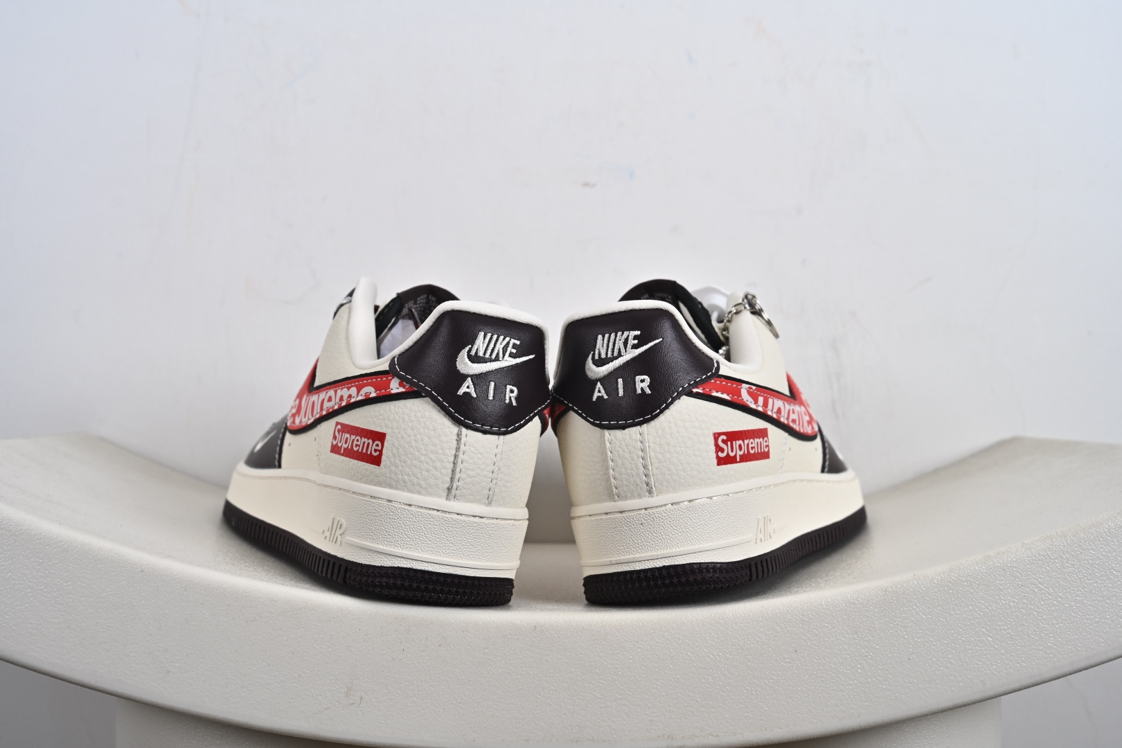 Nike Air Force 1 '07 Low “Supreme联名——字母红勾”空军一号 高端定制 低帮 运动鞋 KJ1688-019-莆田鞋,莆田鞋货源,高仿鞋,高仿鞋货源,安福档口,莆田高仿鞋,莆田鞋批发,高仿鞋批发,莆田高仿运动鞋,高仿运动鞋,莆田运动鞋 Nike Air Force 1 '07 Low “Supreme联名——字母红勾”空军一号 高端定制 低帮 运动鞋 KJ1688-019