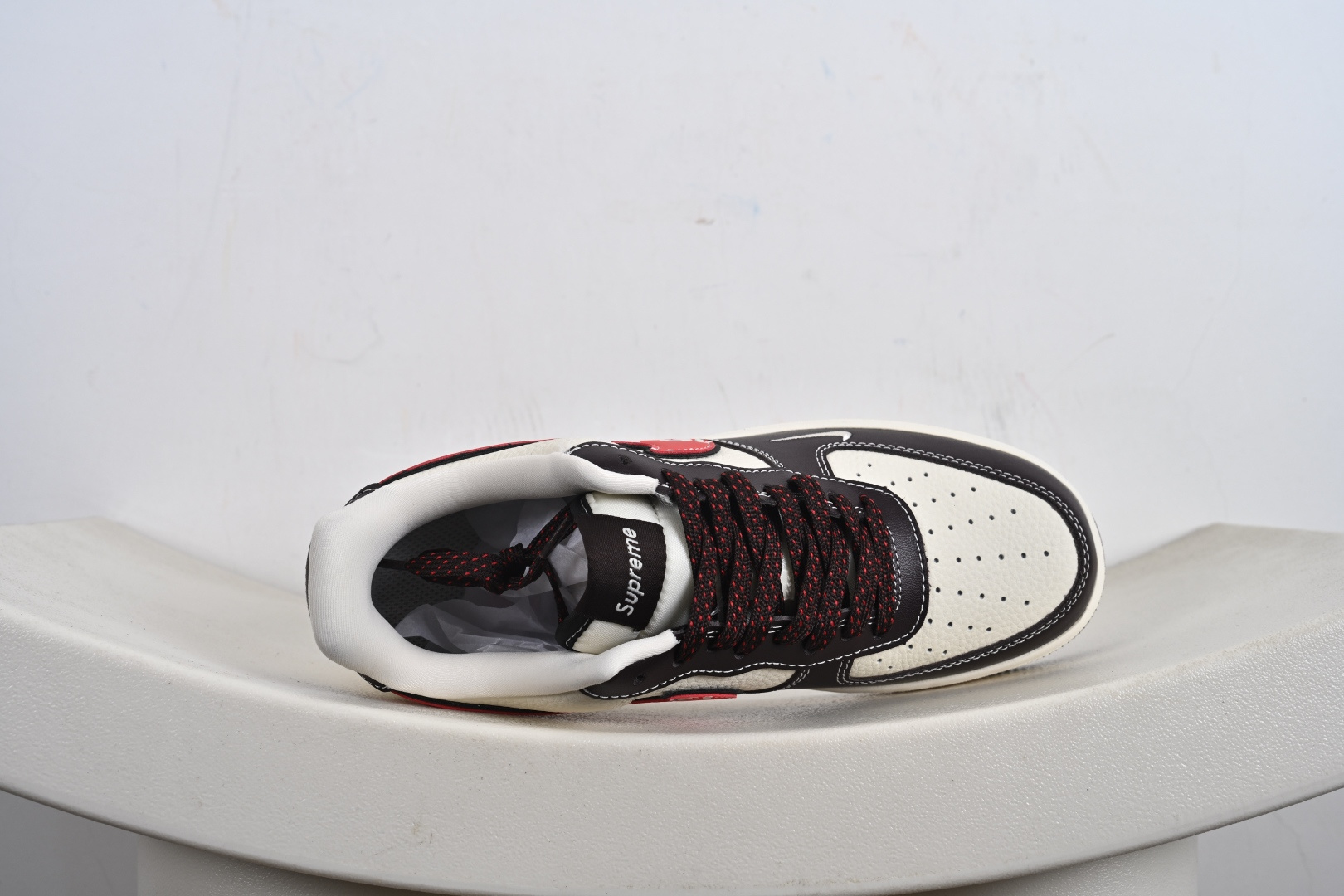 Nike Air Force 1 '07 Low “Supreme联名——字母红勾”空军一号 高端定制 低帮 运动鞋 KJ1688-019-莆田鞋,莆田鞋货源,高仿鞋,高仿鞋货源,安福档口,莆田高仿鞋,莆田鞋批发,高仿鞋批发,莆田高仿运动鞋,高仿运动鞋,莆田运动鞋 Nike Air Force 1 '07 Low “Supreme联名——字母红勾”空军一号 高端定制 低帮 运动鞋 KJ1688-019