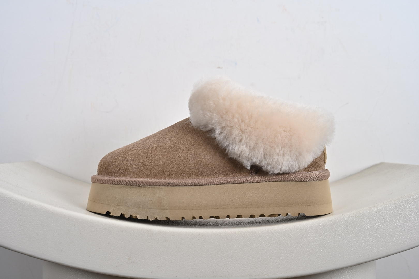 180 官方经典款 羊皮毛一体雪地靴-Chinese UA Cheap High Quatity Brand Clothes Bags handbags Sneakers wholesale wholesaler seller from China Factory suppliers Fashion Clothing Shoes best Quality Beautiful Price 180 官方经典款 羊皮毛一体雪地靴