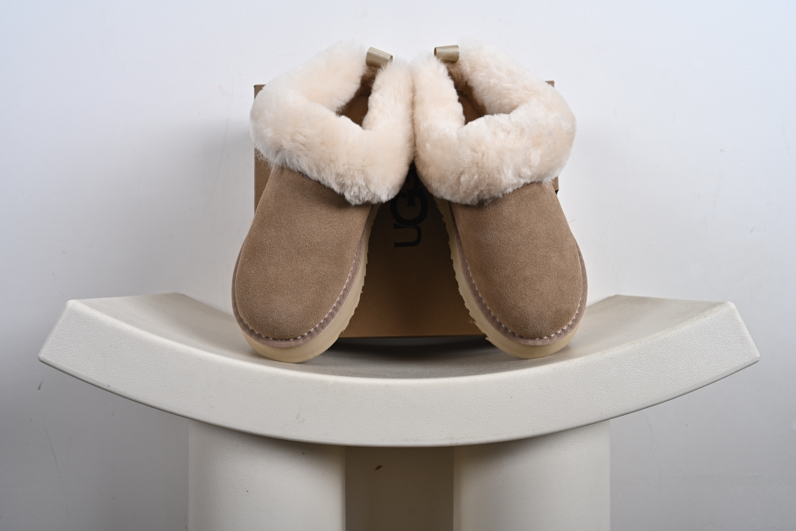 180 官方经典款 羊皮毛一体雪地靴-Chinese UA Cheap High Quatity Brand Clothes Bags handbags Sneakers wholesale wholesaler seller from China Factory suppliers Fashion Clothing Shoes best Quality Beautiful Price 180 官方经典款 羊皮毛一体雪地靴