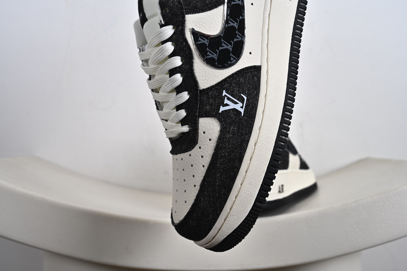 Louis Vuitton x NIke Air Force 1 米黑牛仔 DX1888-097