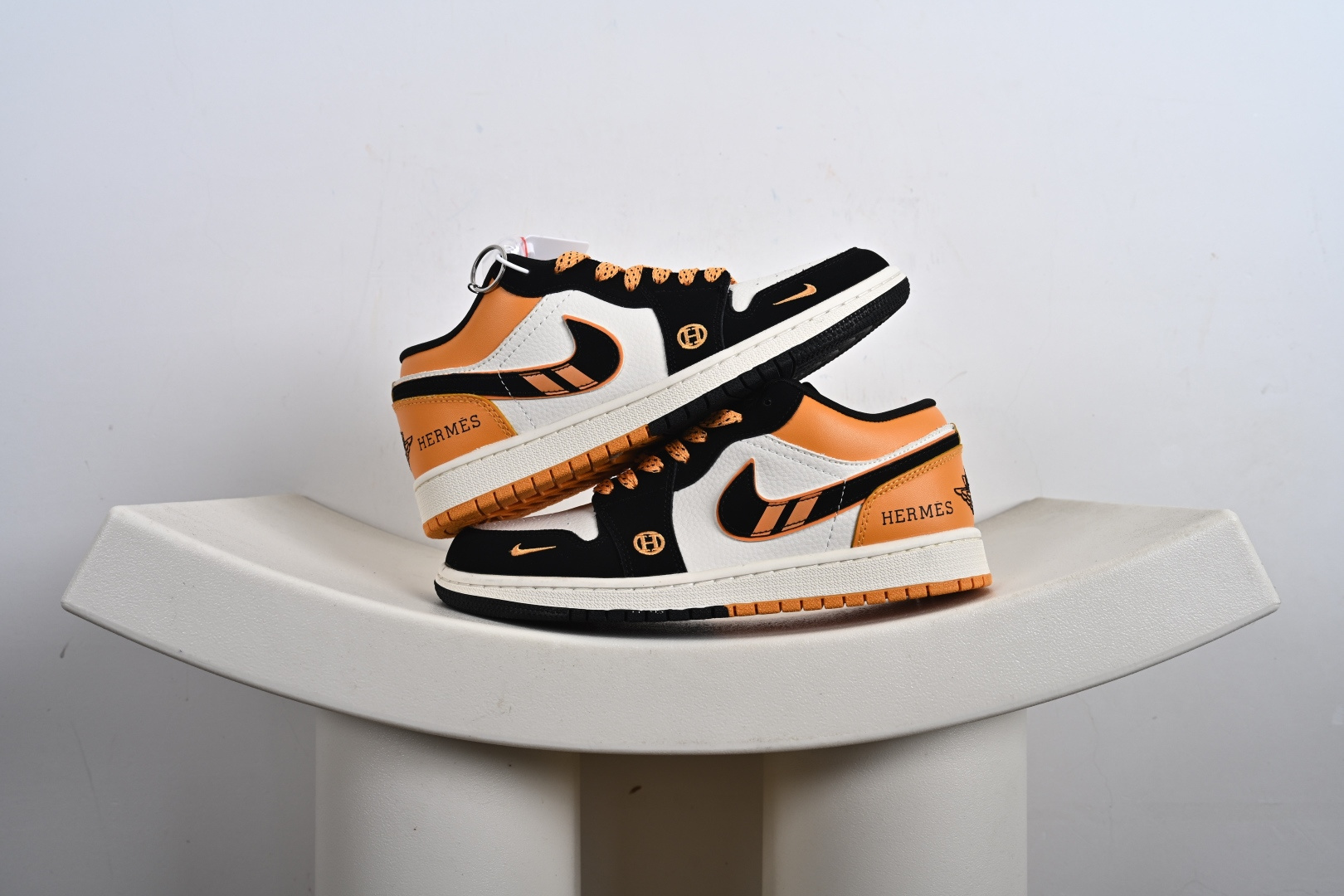 Air Jordan 1 Low x Hermes 乔丹1代低帮爱马仕联名黑白黄小勾 LJ8888-004