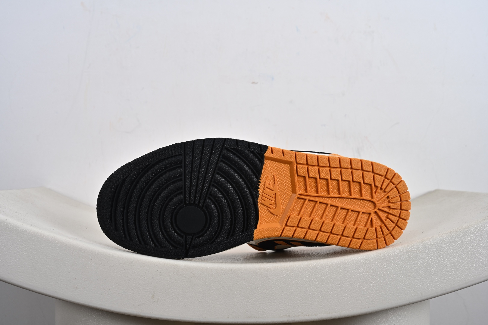 Air Jordan 1 Low x Hermes 乔丹1代低帮爱马仕联名黑白黄小勾 LJ8888-004