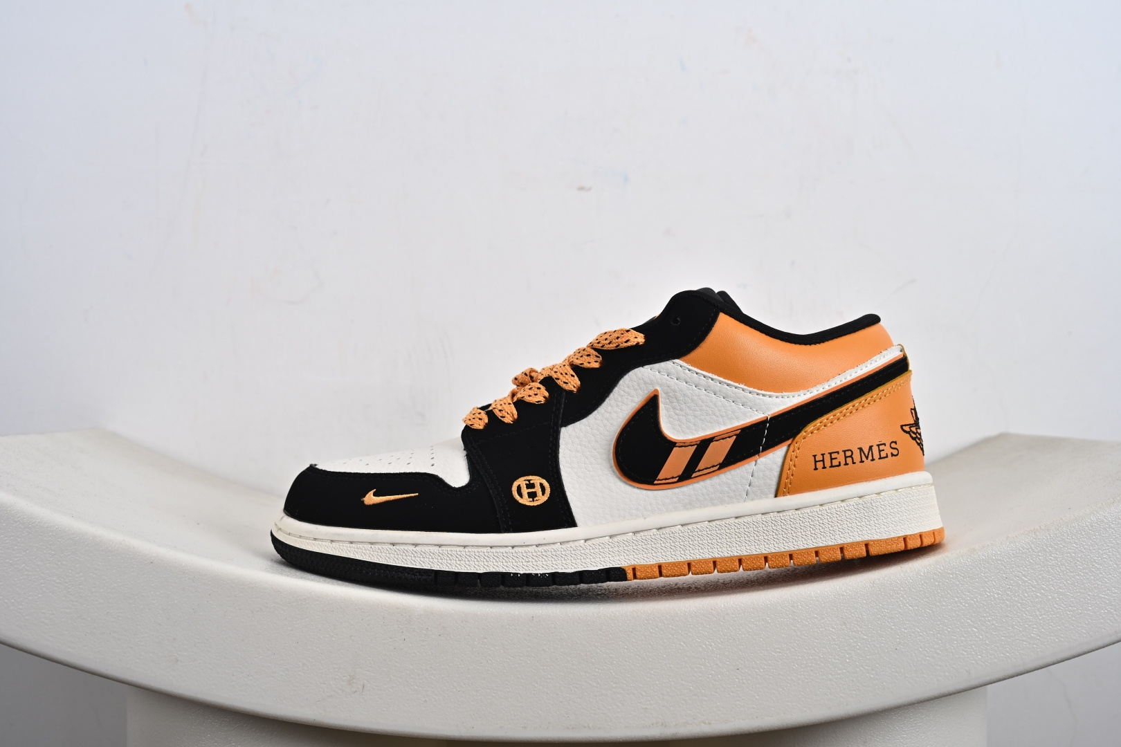 Air Jordan 1 Low x Hermes 乔丹1代低帮爱马仕联名黑白黄小勾 LJ8888-004