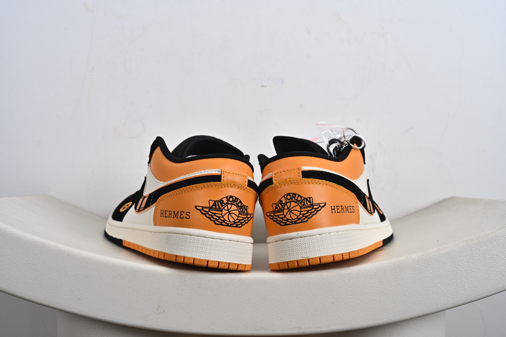 Air Jordan 1 Low x Hermes 乔丹1代低帮爱马仕联名黑白黄小勾 LJ8888-004