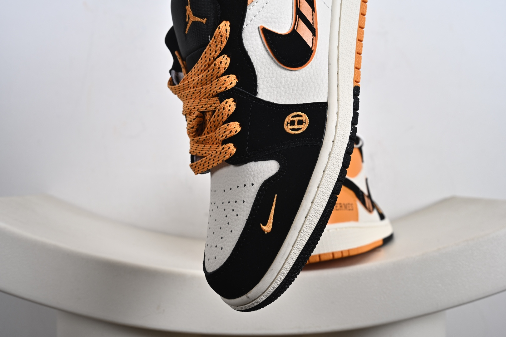 Air Jordan 1 Low x Hermes 乔丹1代低帮爱马仕联名黑白黄小勾 LJ8888-004