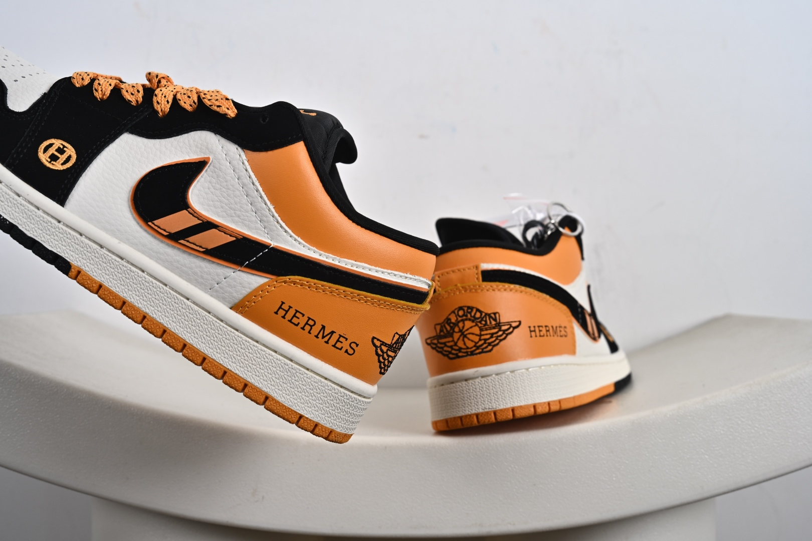 Air Jordan 1 Low x Hermes 乔丹1代低帮爱马仕联名黑白黄小勾 LJ8888-004