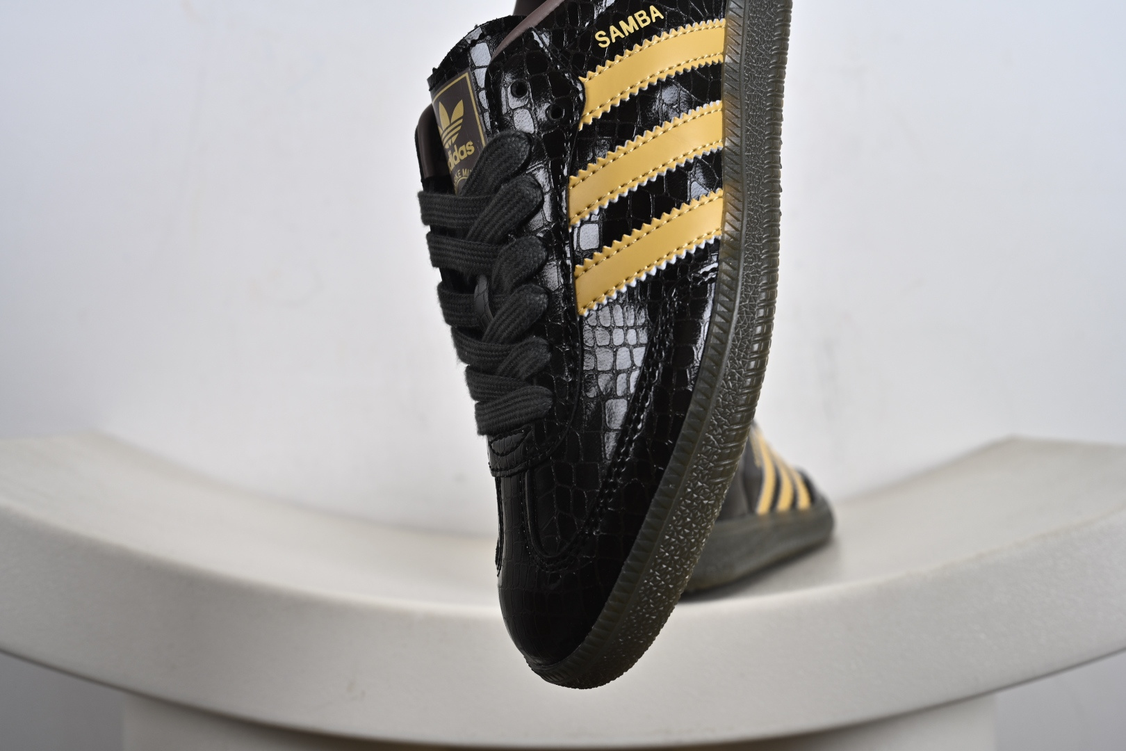 Adidas Originals Samba 桑巴舞系列 阿迪达斯 三叶草 绅士德训足球风百搭低帮休闲运动板鞋 KI6280