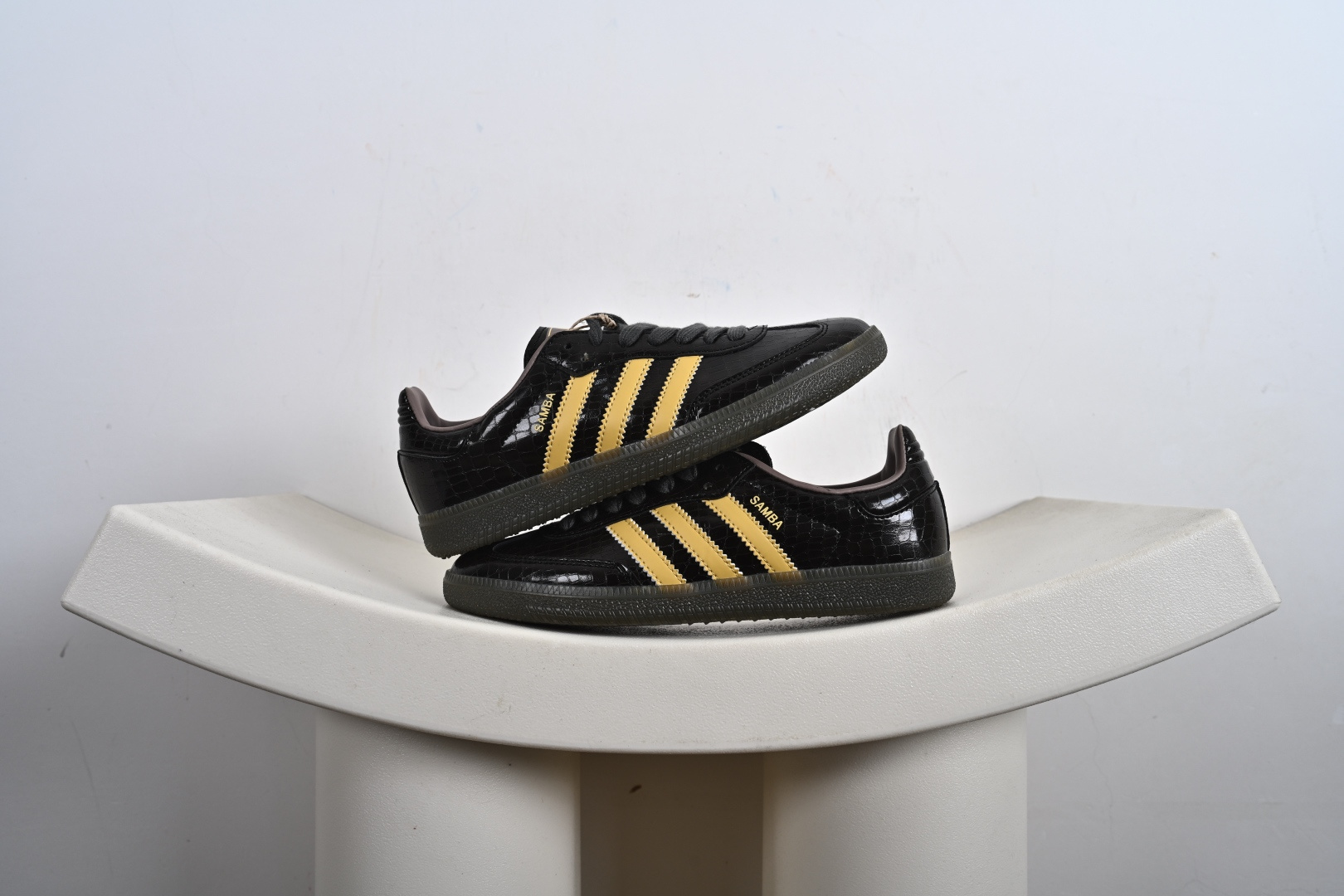 Adidas Originals Samba 桑巴舞系列 阿迪达斯 三叶草 绅士德训足球风百搭低帮休闲运动板鞋 KI6280