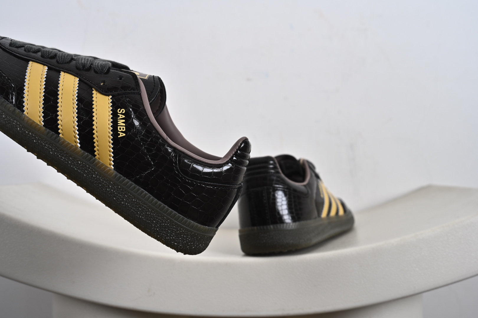 Adidas Originals Samba 桑巴舞系列 阿迪达斯 三叶草 绅士德训足球风百搭低帮休闲运动板鞋 KI6280