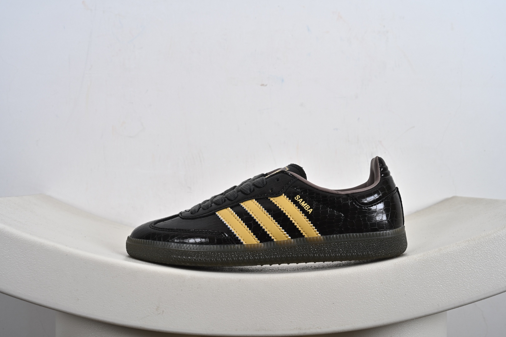 Adidas Originals Samba 桑巴舞系列 阿迪达斯 三叶草 绅士德训足球风百搭低帮休闲运动板鞋 KI6280