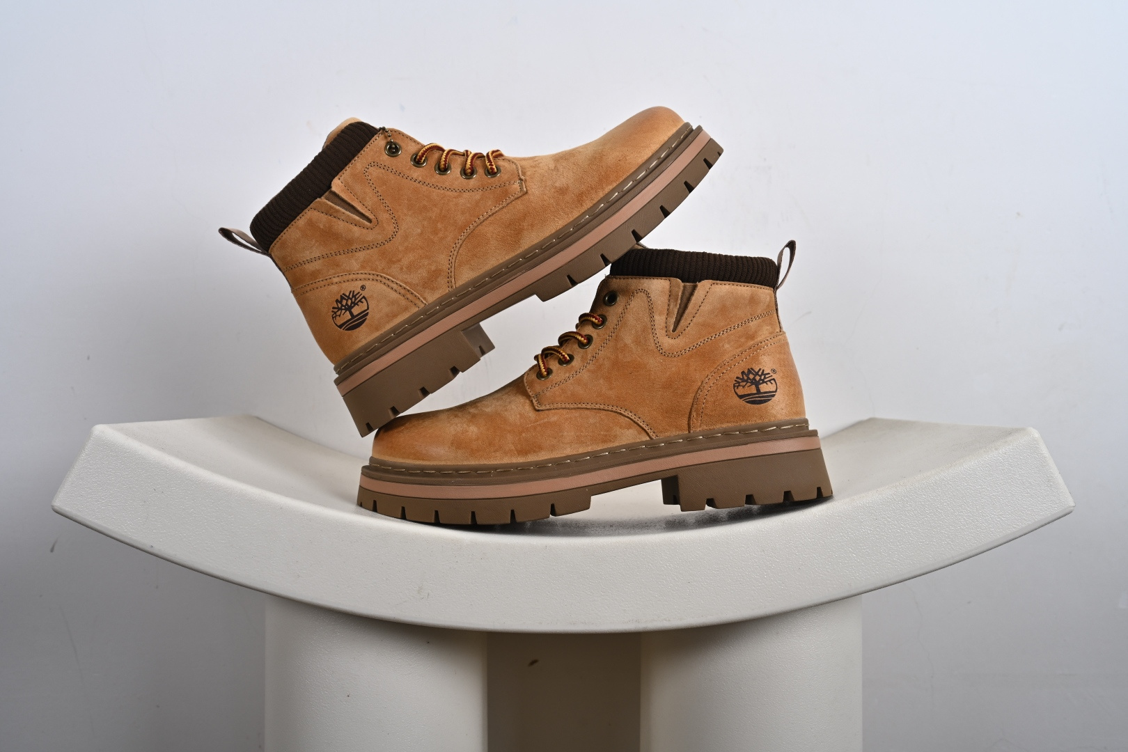 Timberland添柏岚/天伯伦 户外低帮休闲大黄靴系列 TB10078