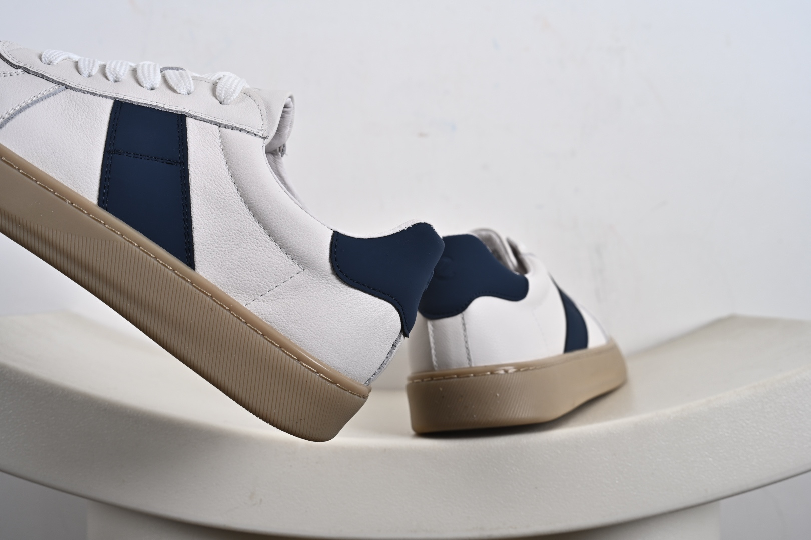 ECCO 爱步 新款时尚德训鞋休闲板鞋 632521