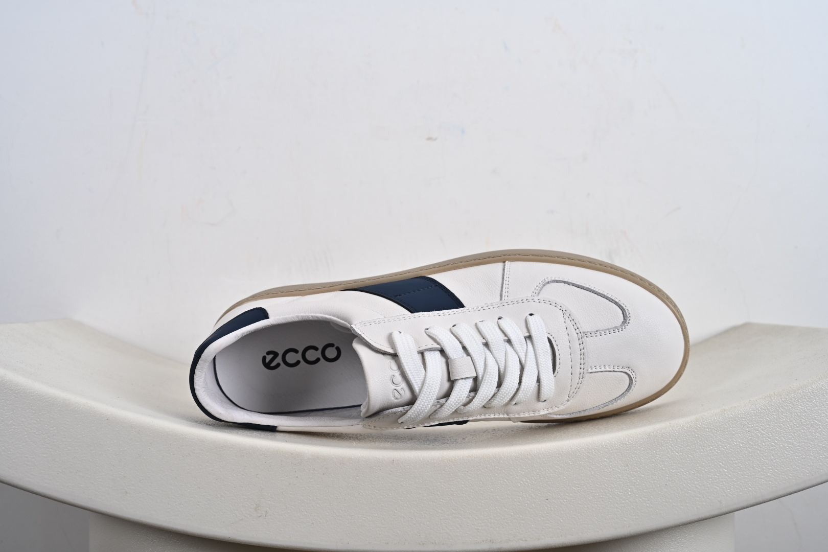 ECCO 爱步 新款时尚德训鞋休闲板鞋 632521