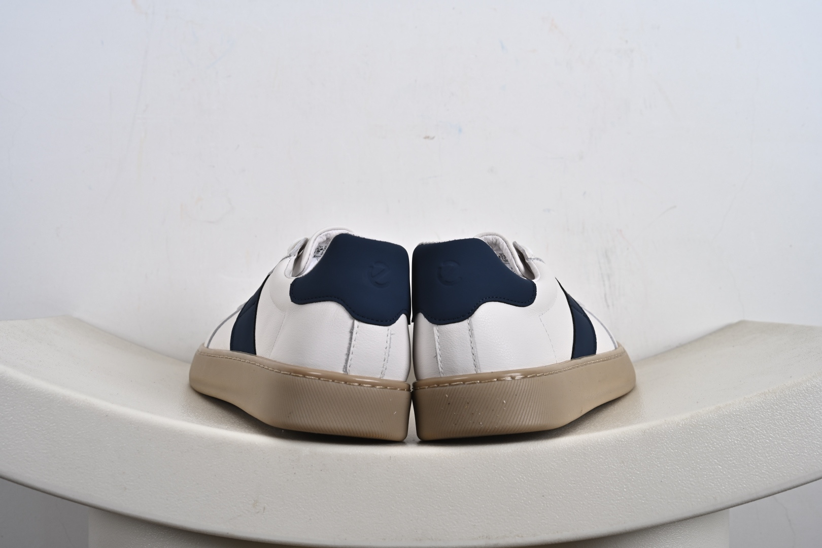 ECCO 爱步 新款时尚德训鞋休闲板鞋 632521