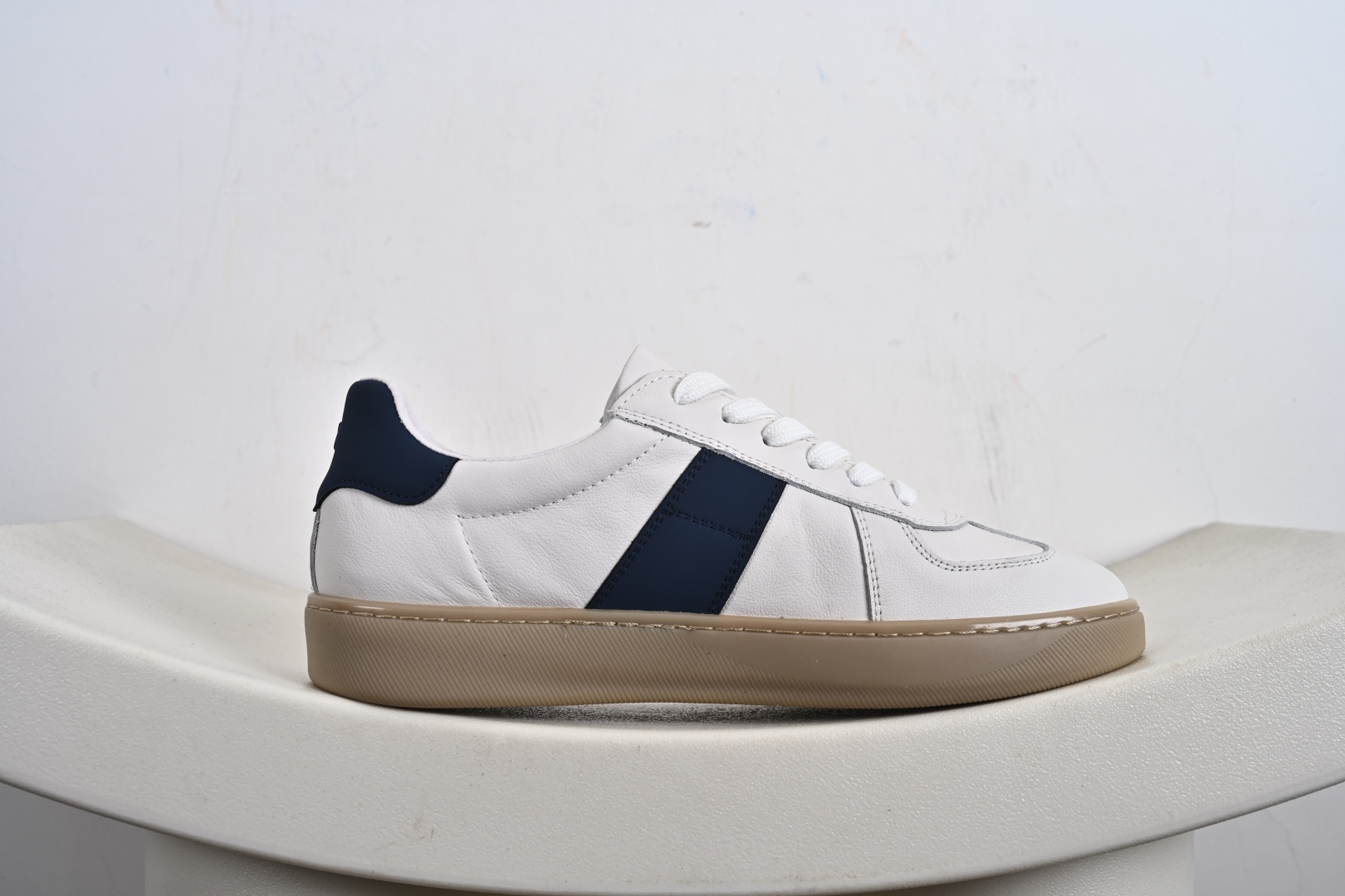 ECCO 爱步 新款时尚德训鞋休闲板鞋 632521