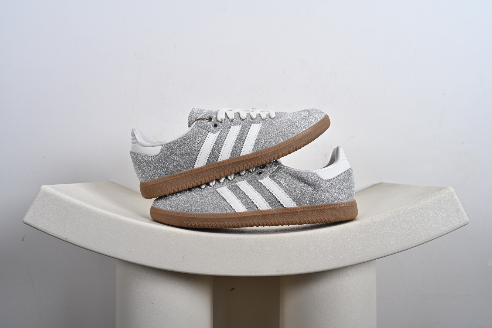 纳帕软皮版 Original Gazelle Trainers 瞪羚室内鞋系列低帮复古百搭休闲运动德训风板鞋 KI6264 纳帕软皮版 Original Gazelle Trainers 瞪羚室内鞋系列低帮复古百搭休闲运动德训风板鞋 KI6264