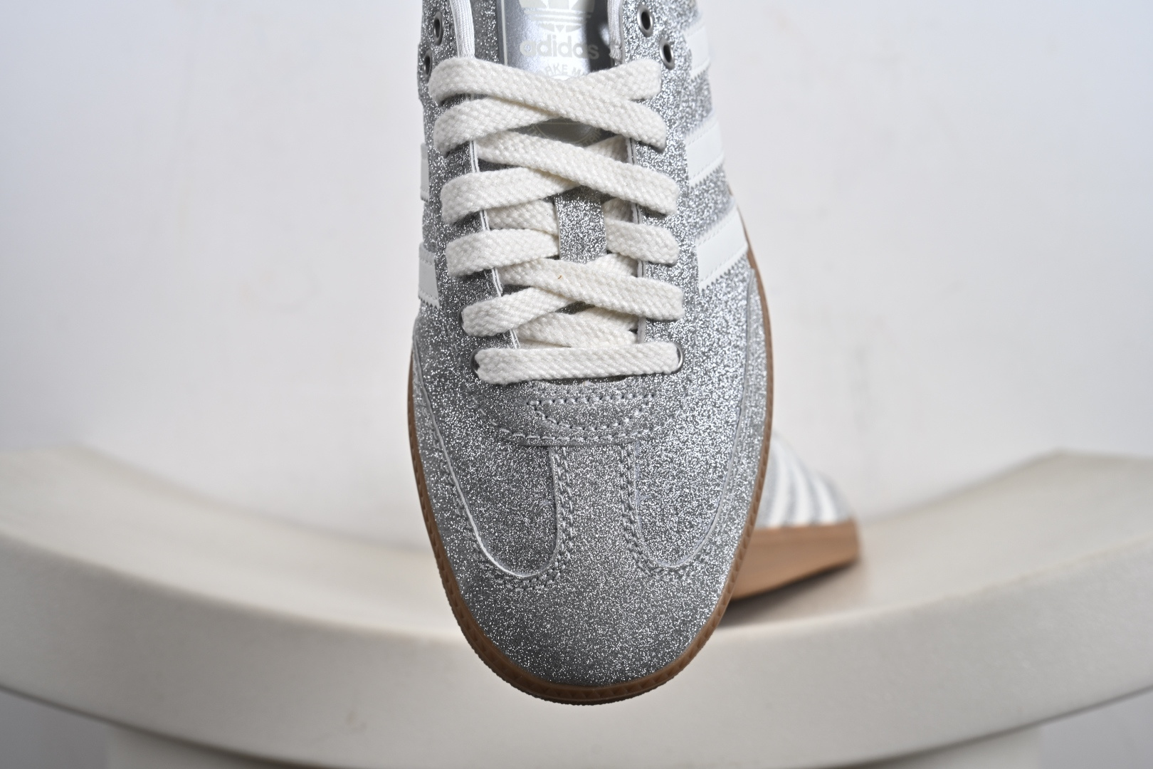 纳帕软皮版 Original Gazelle Trainers 瞪羚室内鞋系列低帮复古百搭休闲运动德训风板鞋 KI6264 纳帕软皮版 Original Gazelle Trainers 瞪羚室内鞋系列低帮复古百搭休闲运动德训风板鞋 KI6264